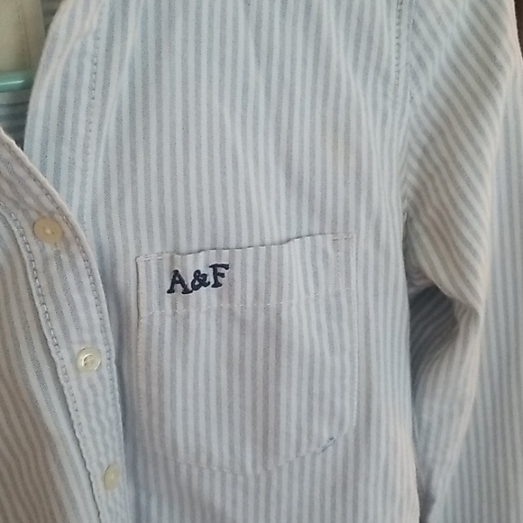 🌸 Abercrombie and Fitch striped collared button up - Picture 3 of 4